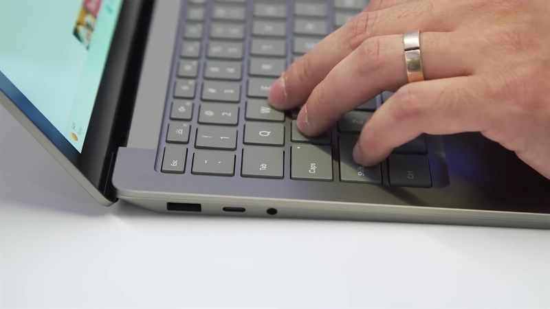 Surface Laptop 5 có USB Type-A