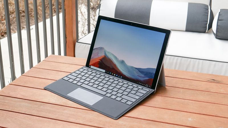 Hình ảnh chiếc Microsoft Surface Pro 7 + Type Cover