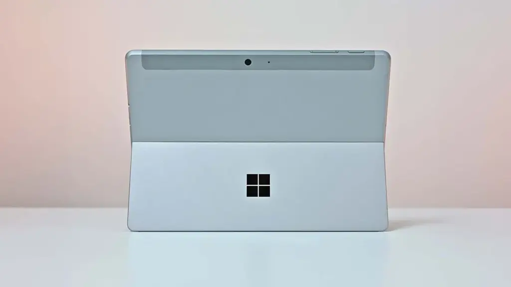 microsoft-surface-2026-se-dung-chip-amd