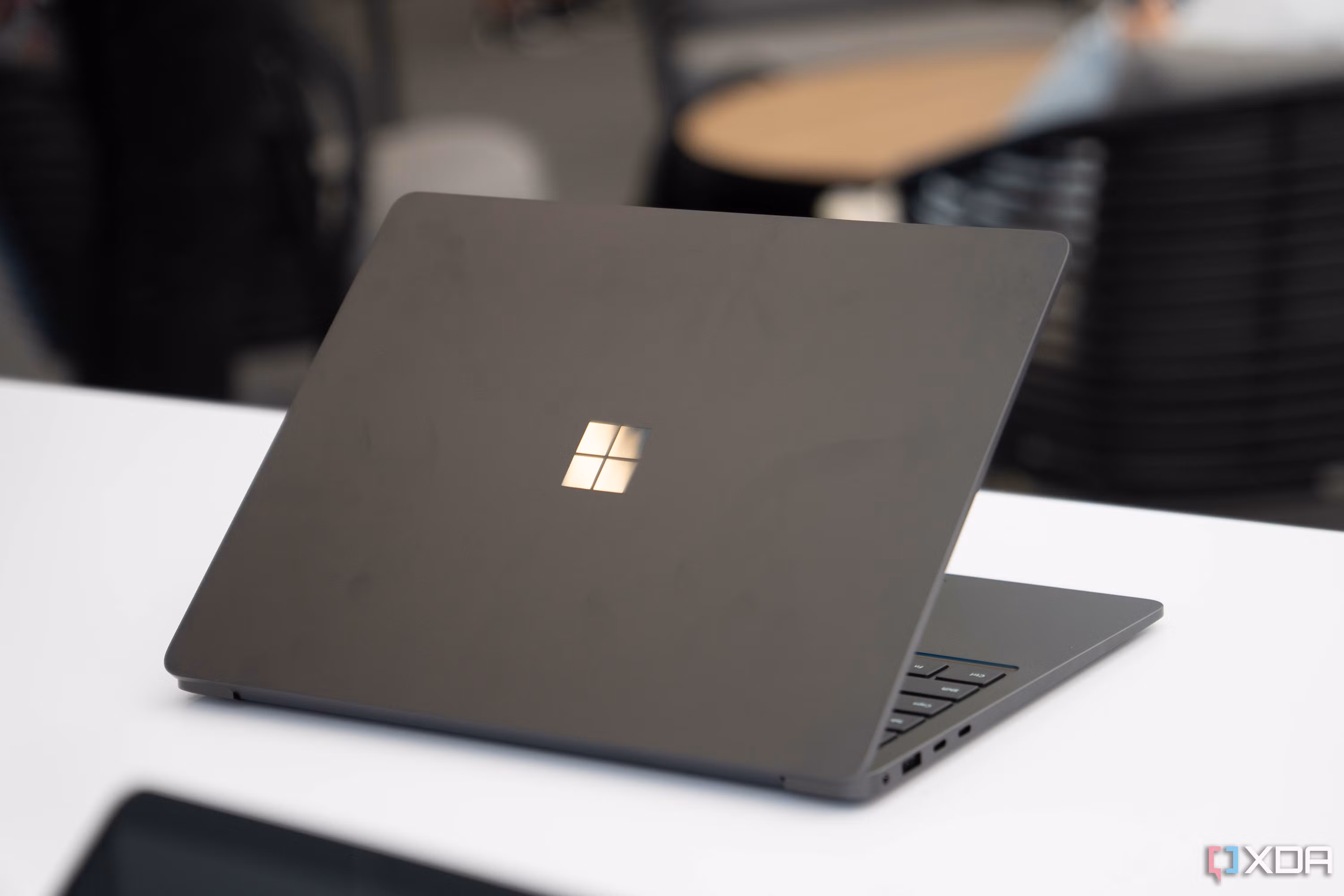 so-sanh-surface-laptop-7-va-macbook-air-m4