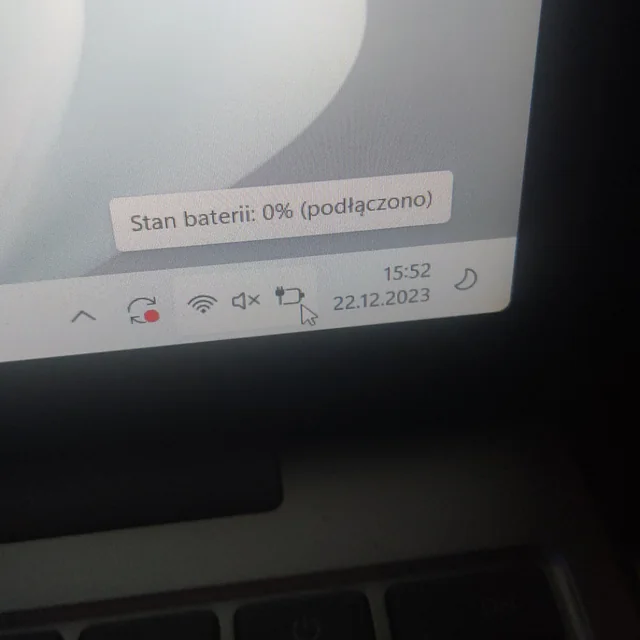 khac-phuc-loi-surface-khong-sac-duoc-surfacecity