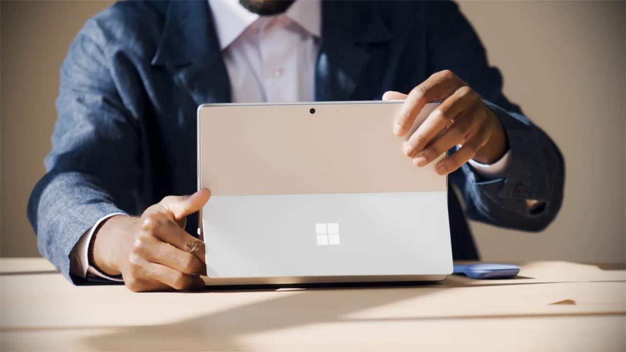 Microsoft ra mắt Surface Pro 12 với RAM 64GB, hỗ trợ 5G và màn hình OLED 120Hz 3 microsoft-ra-mat-surface-pro-12-voi-ram-64gb-ho-tro-5g-va-man-hinh-oled-120hz