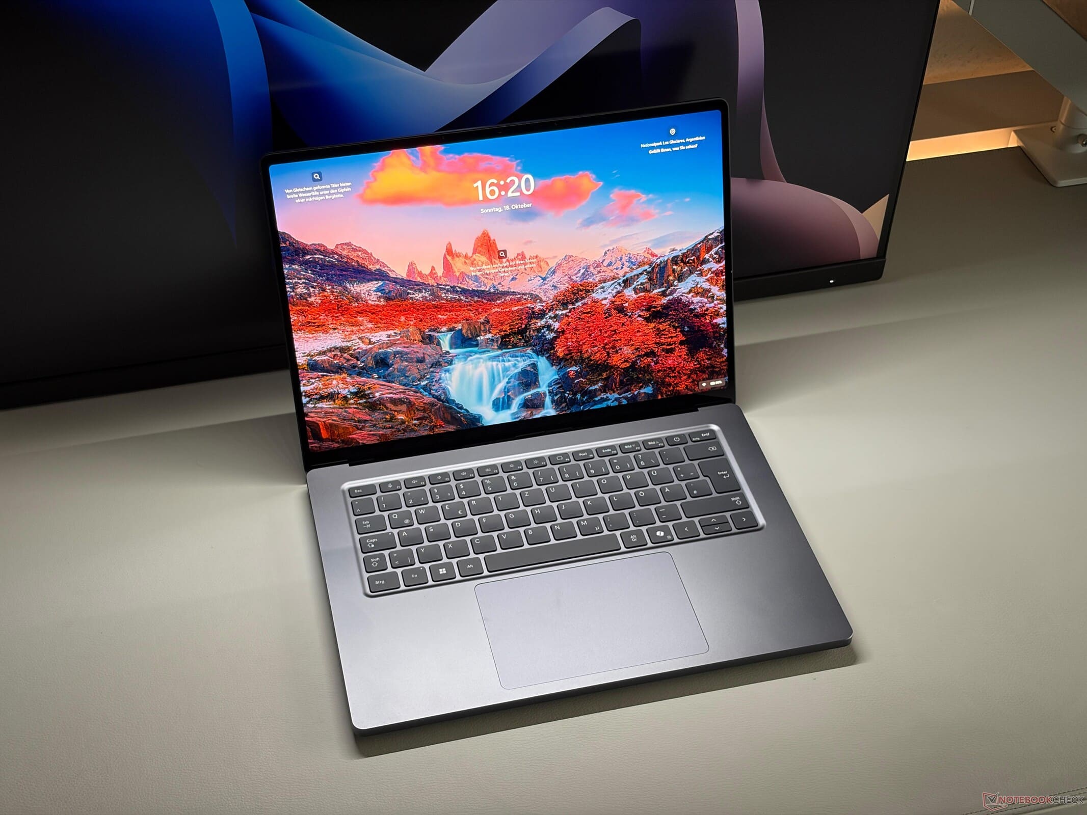 Đánh giá màn hình Surface Laptop Ultra: Độ sáng 2.000 nits và 2 hạn chế 2 danh-gia-man-hinh-surface-laptop-ultra