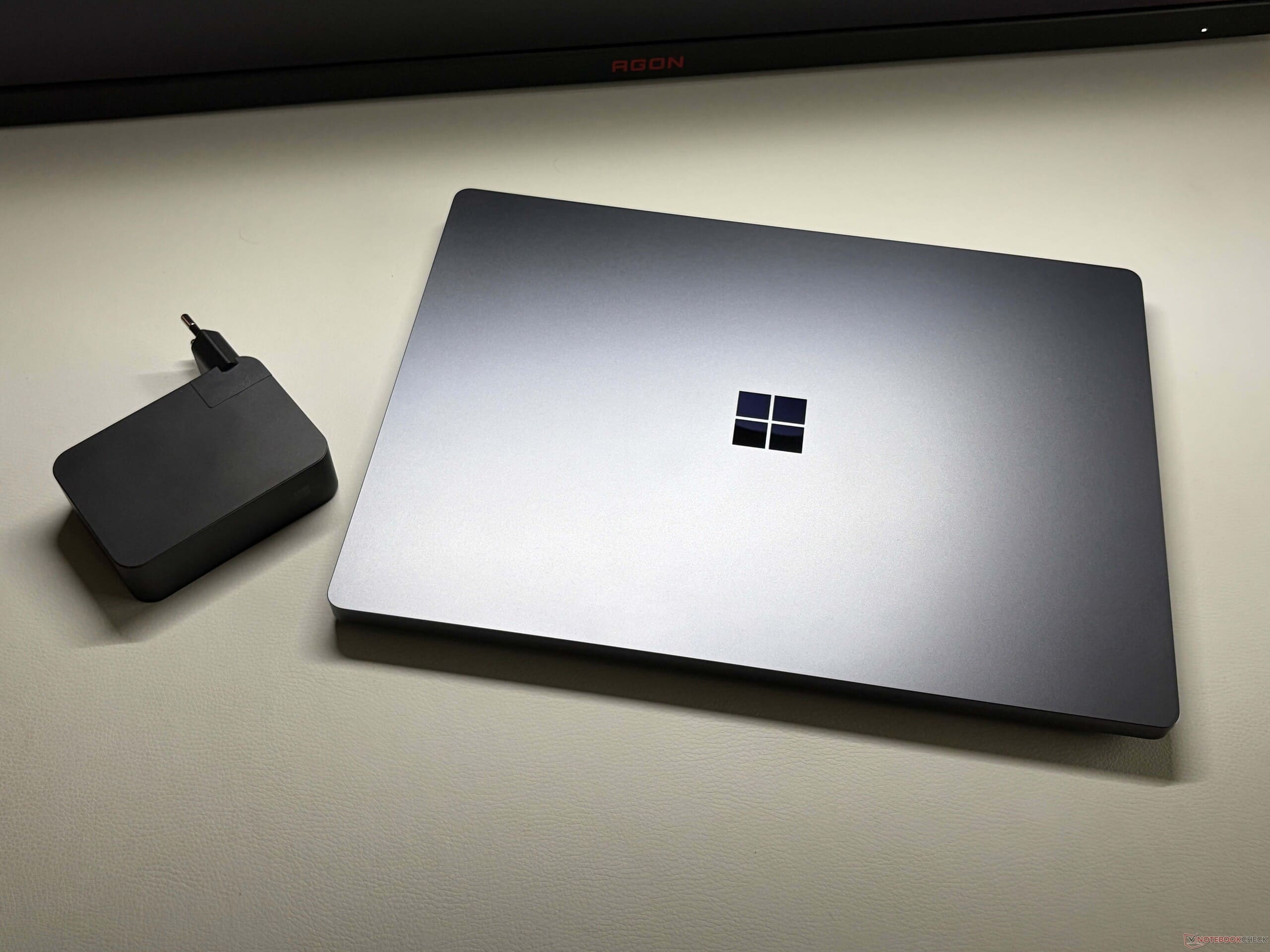 Đánh giá màn hình Surface Laptop Ultra: Độ sáng 2.000 nits và 2 hạn chế 5 danh-gia-man-hinh-surface-laptop-ultra