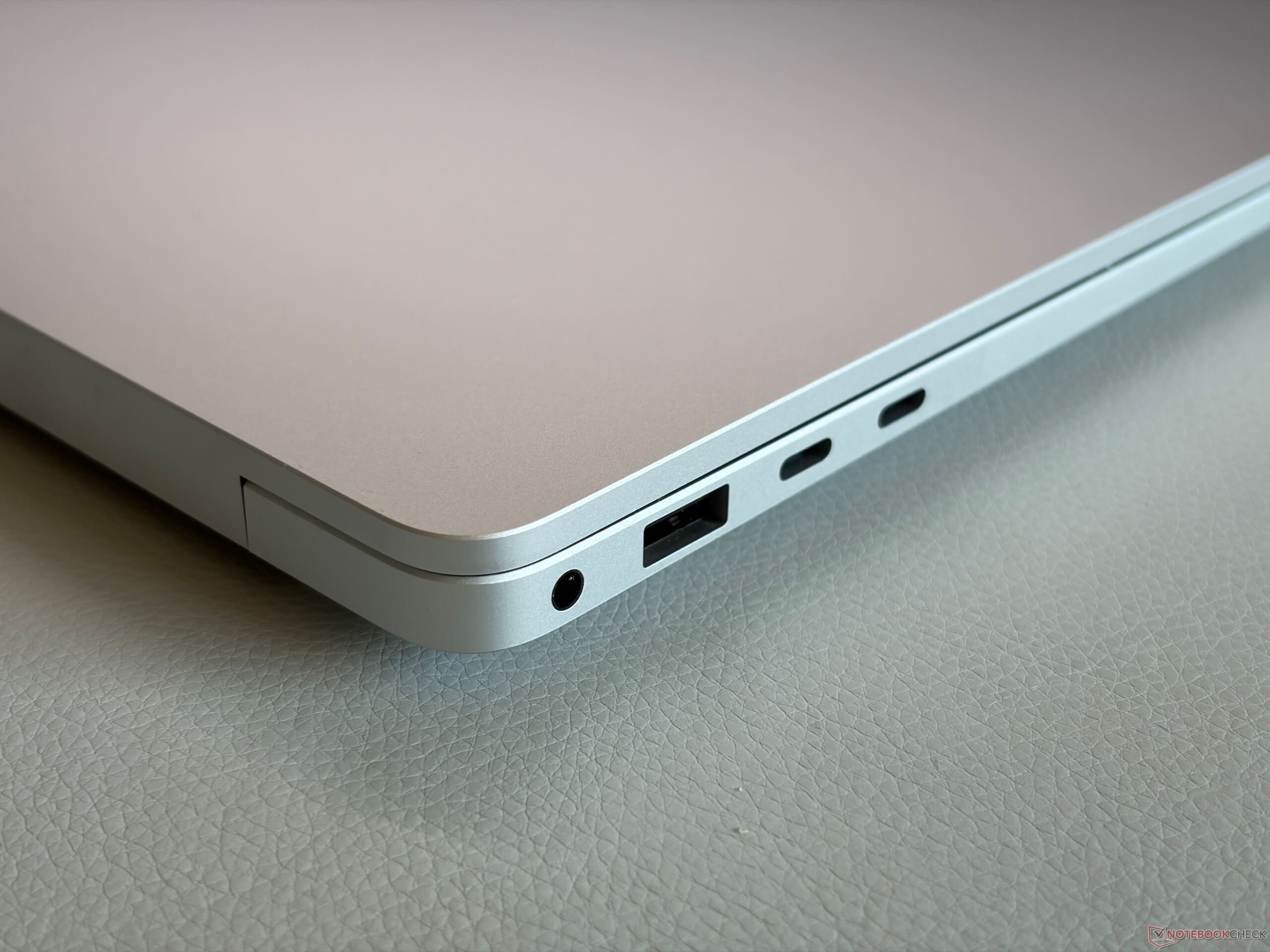 Đánh giá Surface Laptop 8 15 inch: sức mạnh chip Intel Core Ultra X7 và đồ họa Arc B390 ấn tượng 5 danh-gia-surface-laptop-8-15-inch-surfacecity