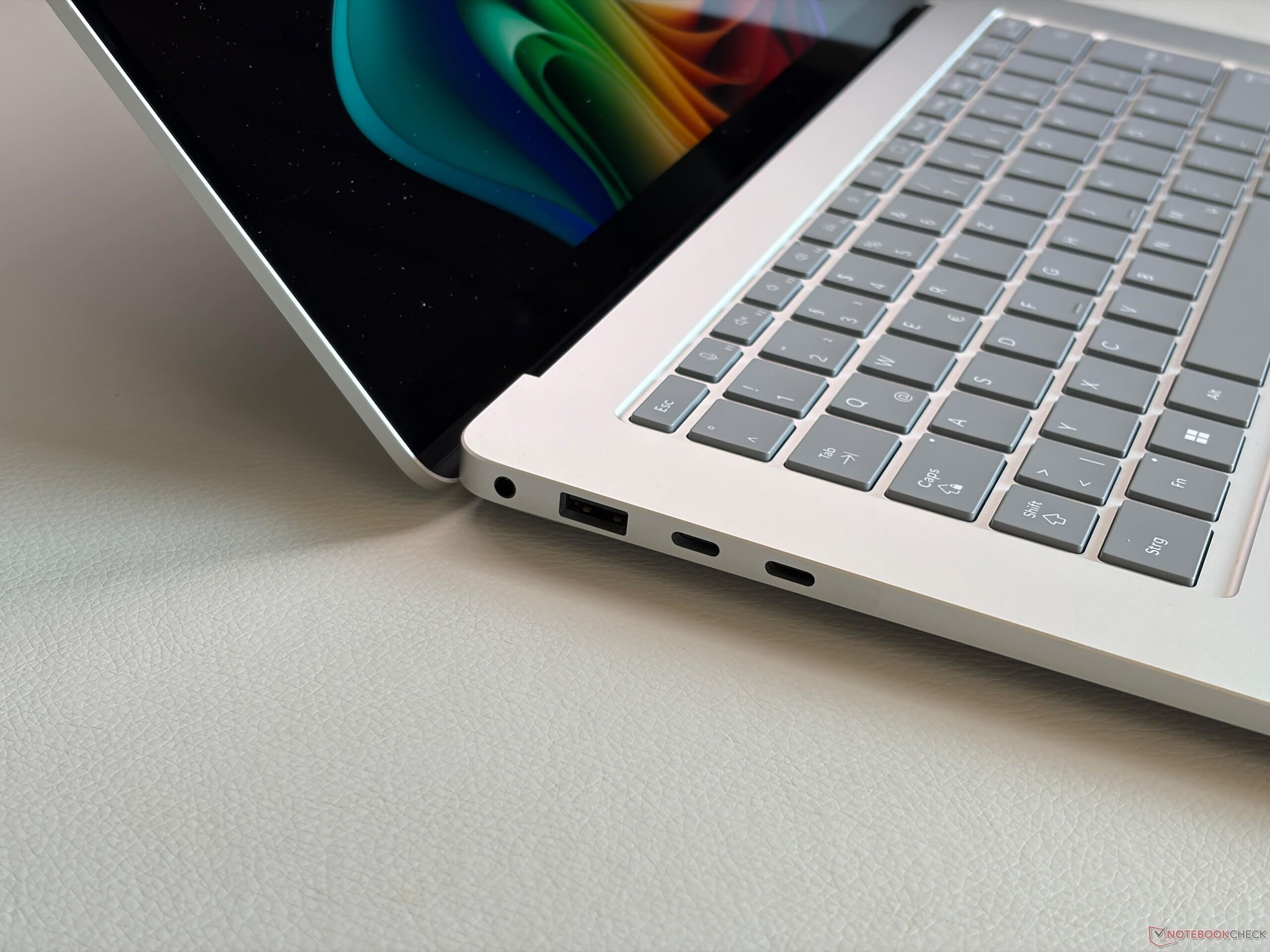 Đánh giá Surface Laptop 8 15 inch: sức mạnh chip Intel Core Ultra X7 và đồ họa Arc B390 ấn tượng 4 danh-gia-surface-laptop-8-15-inch-surfacecity