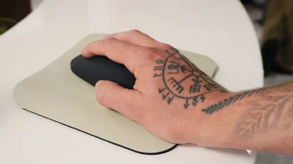 microsoft-ra-mat-chuot-surface-mouse-moi