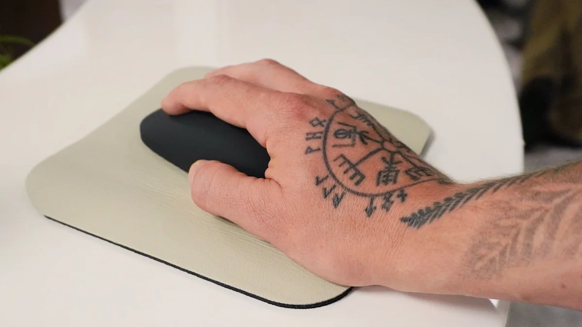 microsoft-ra-mat-chuot-surface-mouse-moi