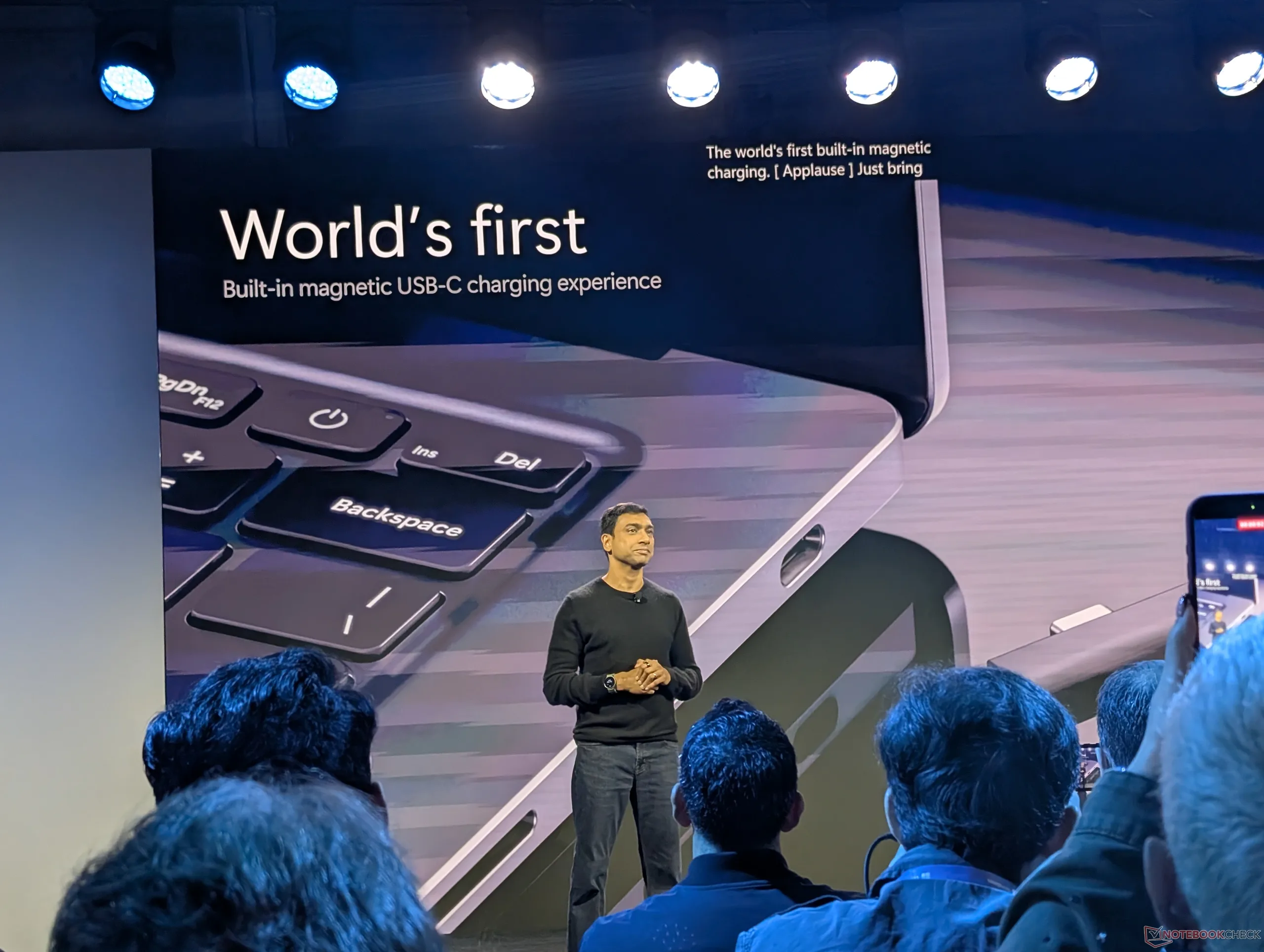 microsoft-tro-gia-1-000-usd-cho-nguoi-dung-macbook-pro-doi-sang-surface-laptop-ultra