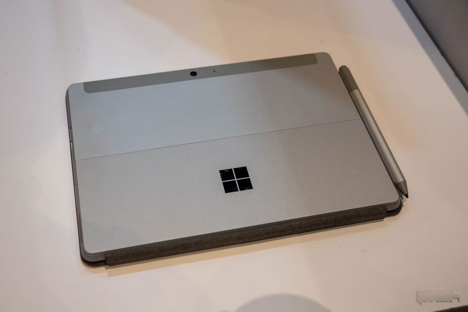 surface go 4 tích hợp Bộ xử lý mới 4 lõi 4 luồng, tăng tốc lên 3.7GHz